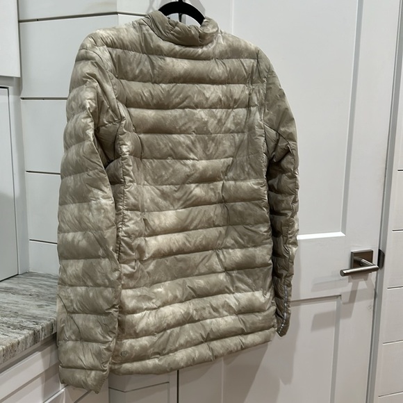 lululemon athletica Beige Tie-Dye Puffer Jacket No Wear Excellent condition - Picture 9 of 10